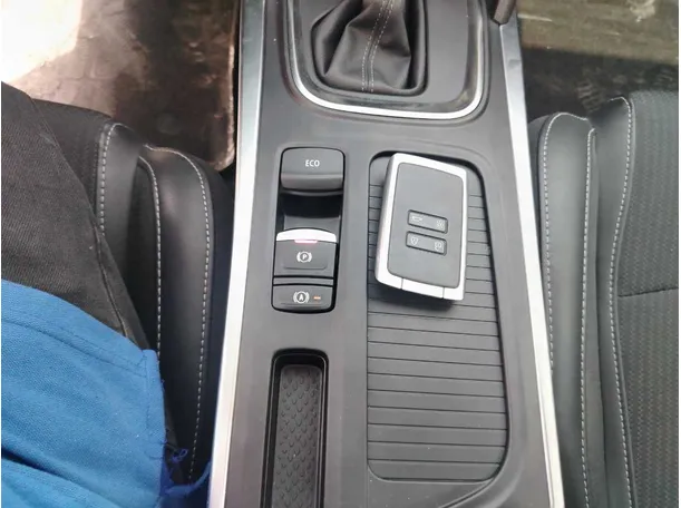 Car image 25