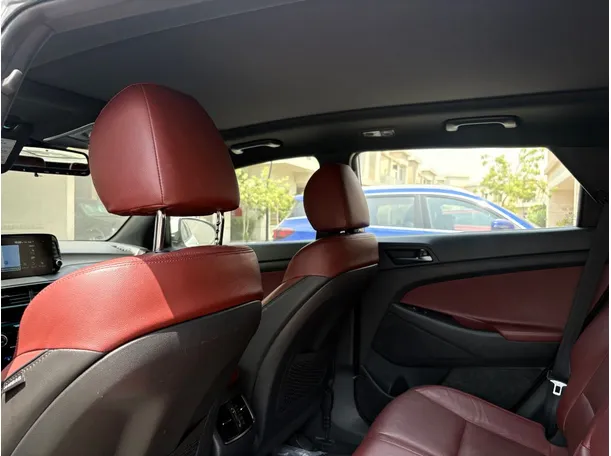 Car image 17