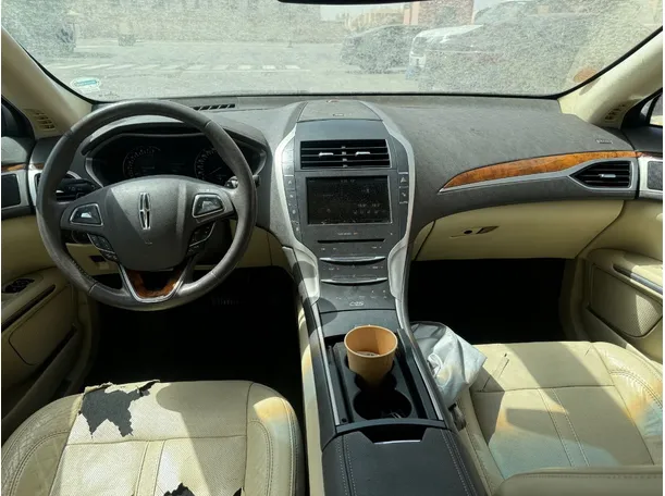 Car image 16