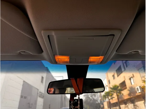 Car image 21