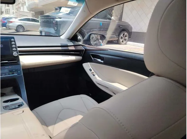 Car image 38