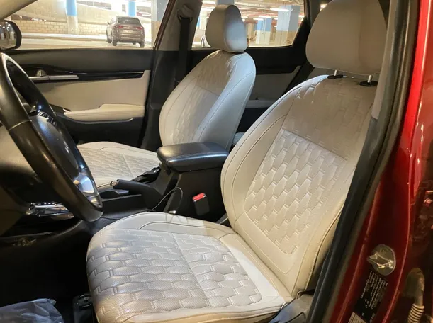 Car image 13