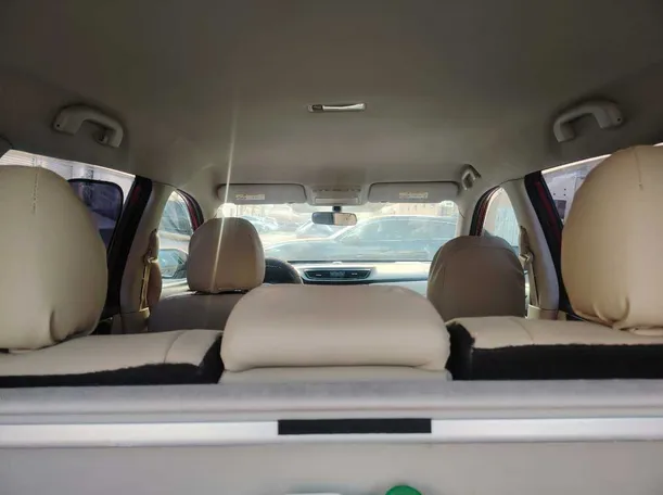 Car image 19
