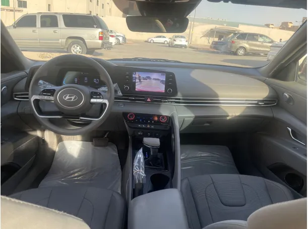 Car image 18
