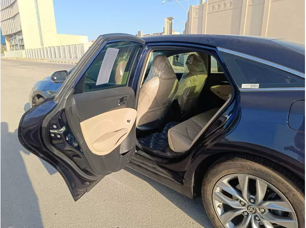 Car image 18