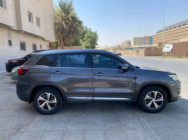 Car image 4