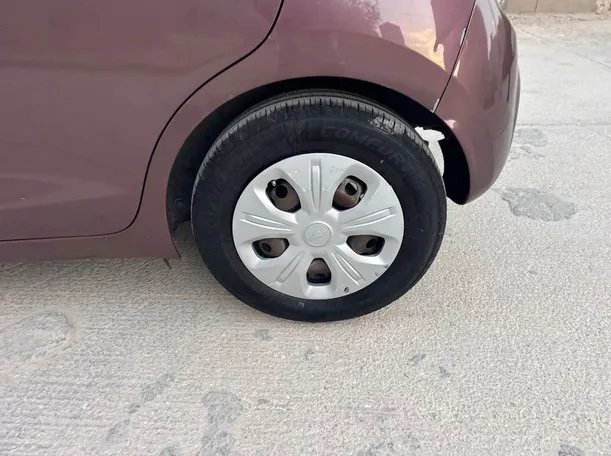 Car image 9