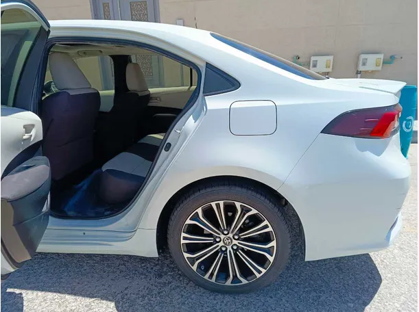 Car image 15