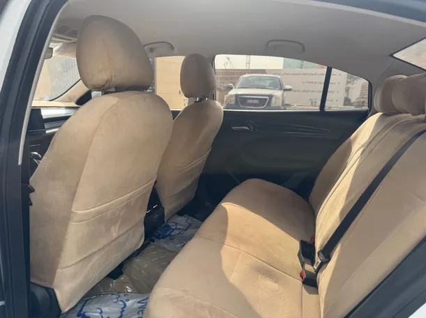 Car image 13
