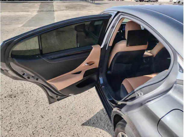 Car image 15