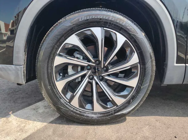 Car image 9