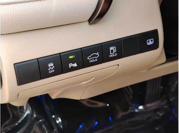 Car image 30