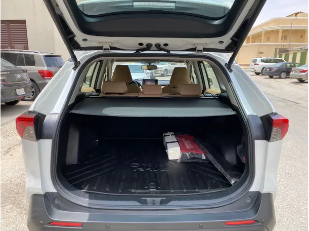 Car image 20
