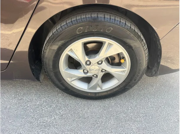 Car image 9