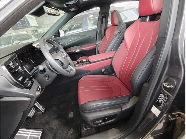 Car image 15