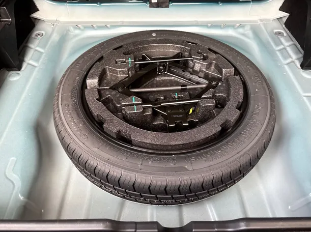 Car image 30