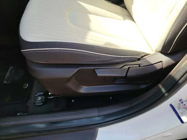 Car image 37