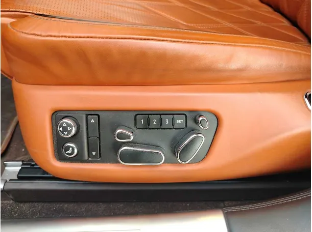 Car image 34