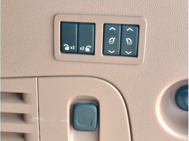 Car image 37