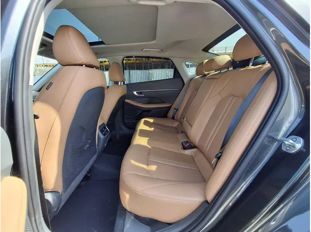 Car image 13