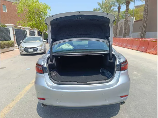 Car image 24