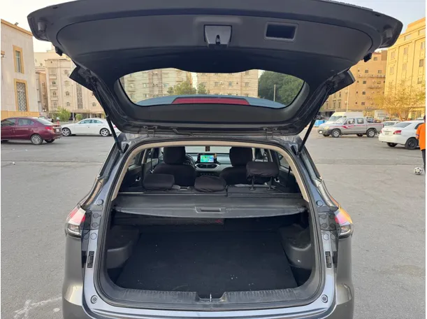 Car image 23