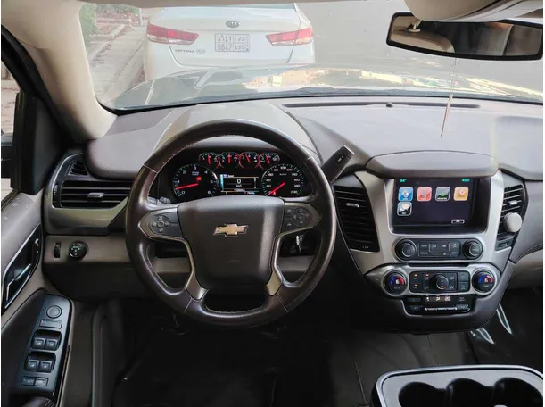 Car image 19