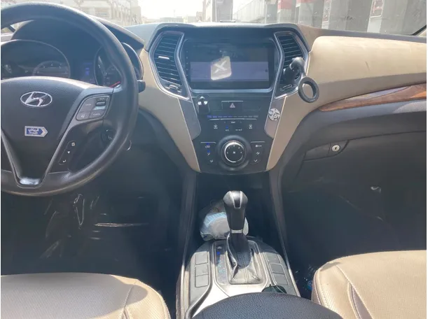 Car image 16