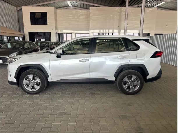 Car image 8