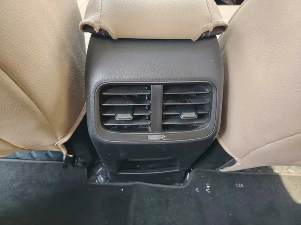 Car image 29