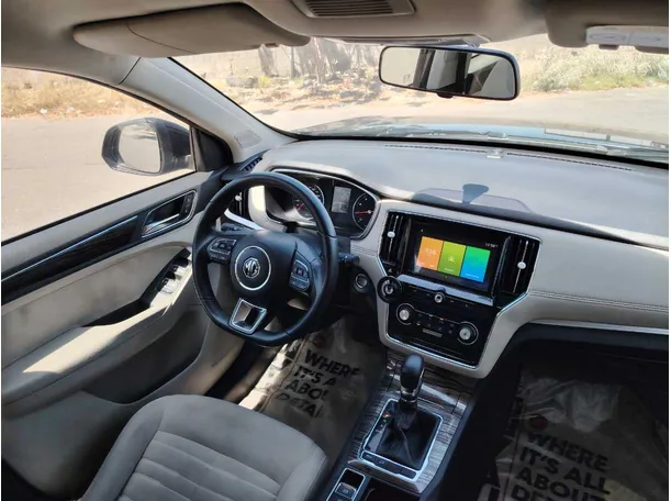 Car image 17