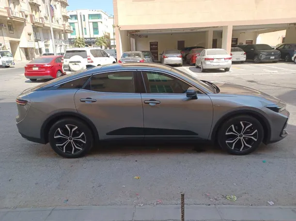 Car image 4