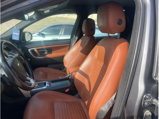 Car image 12