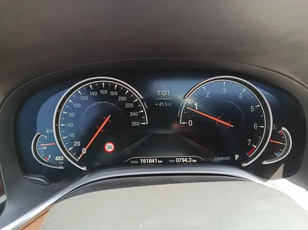 Car image 17