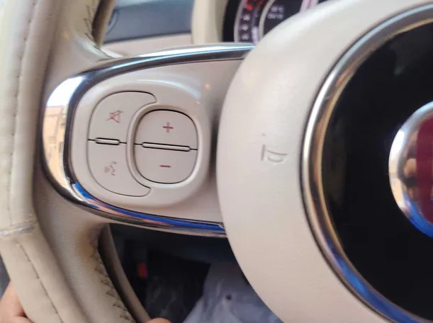 Car image 19