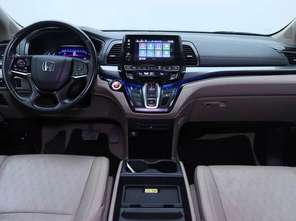 Car image 14