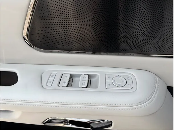 Car image 37