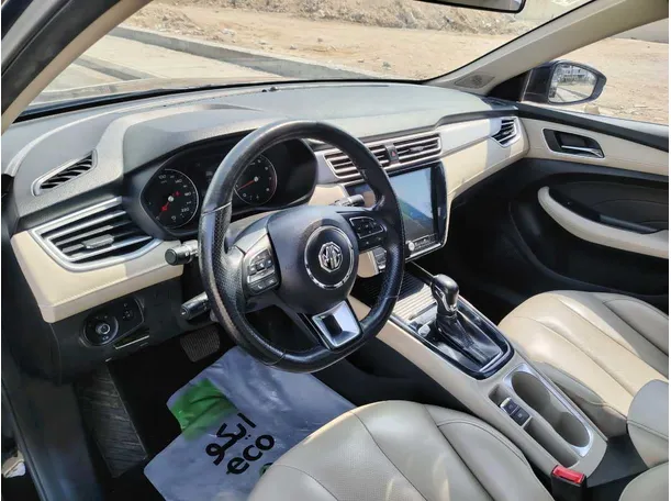Car image 13