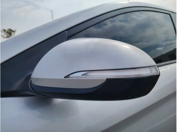 Car image 24