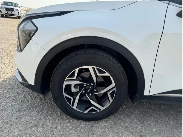 Car image 9