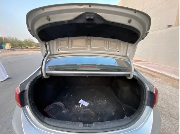 Car image 18