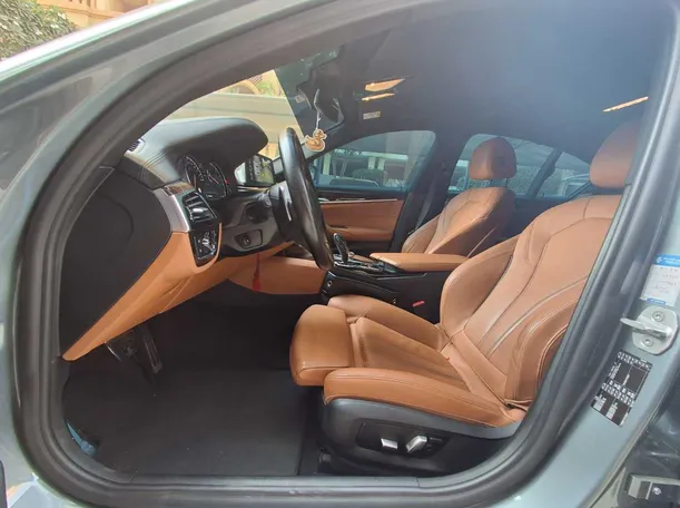 Car image 12