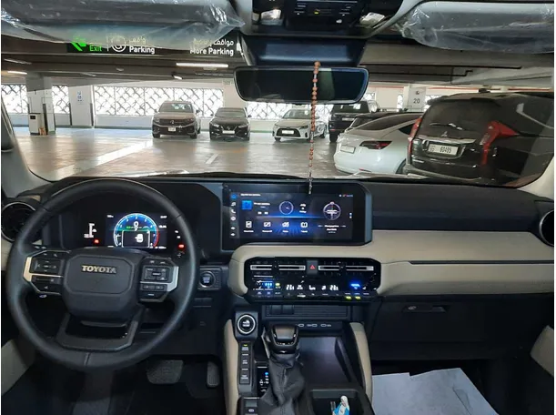 Car image 15