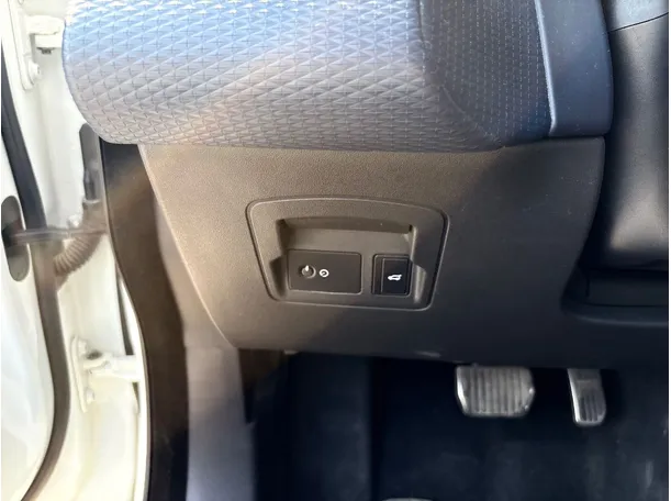 Car image 26