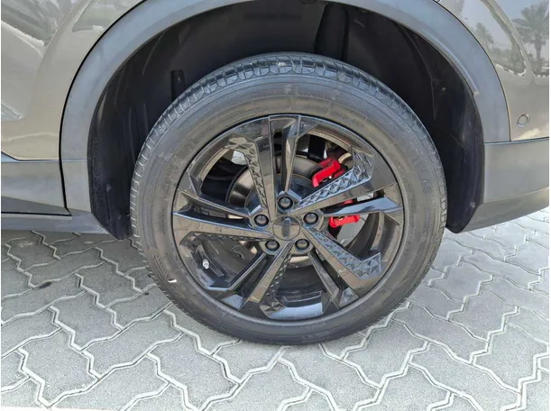 Car image 10