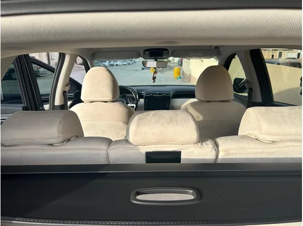Car image 11