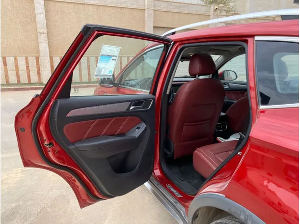 Car image 12