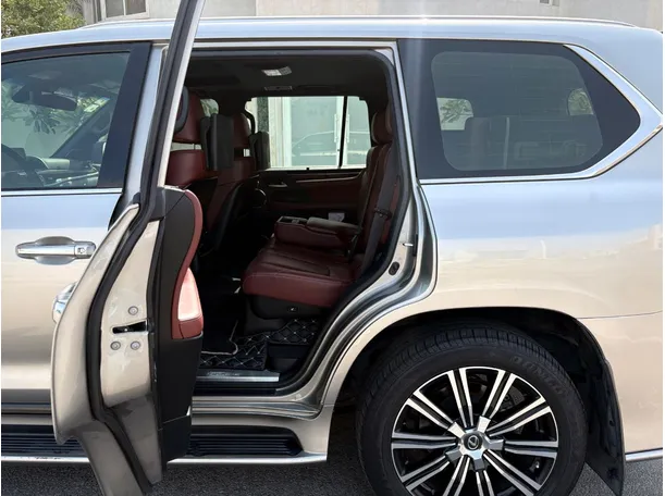 Car image 15