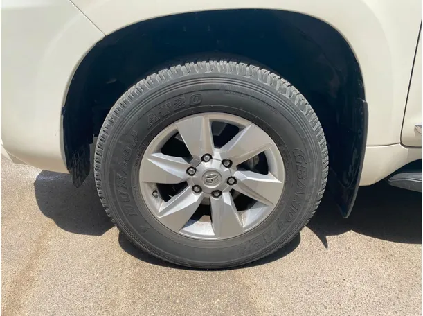 Car image 10