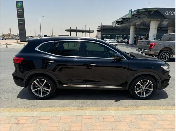 Car image 4
